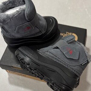 NWT Toddler The North Face Charcoal and Black Winter Boots